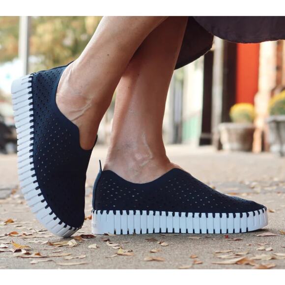 Ilse Jacobsen Black Tulip Platform 3373 in Size 37 (US 7) - Picture 1 of 13